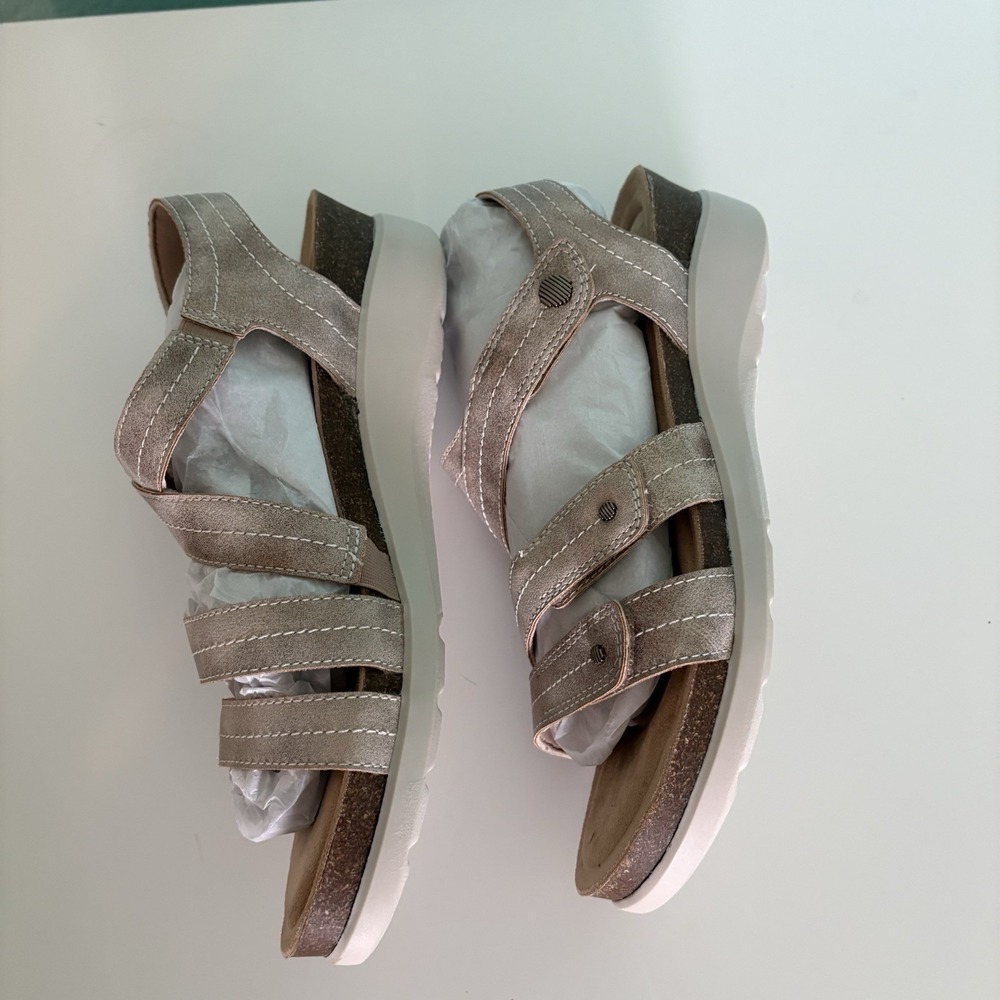 CLARKS‎ Calenne Clara Bronze Metallic Wedge Sandals ~Women's Size 10M~NEW in box - Picture 3 of 7